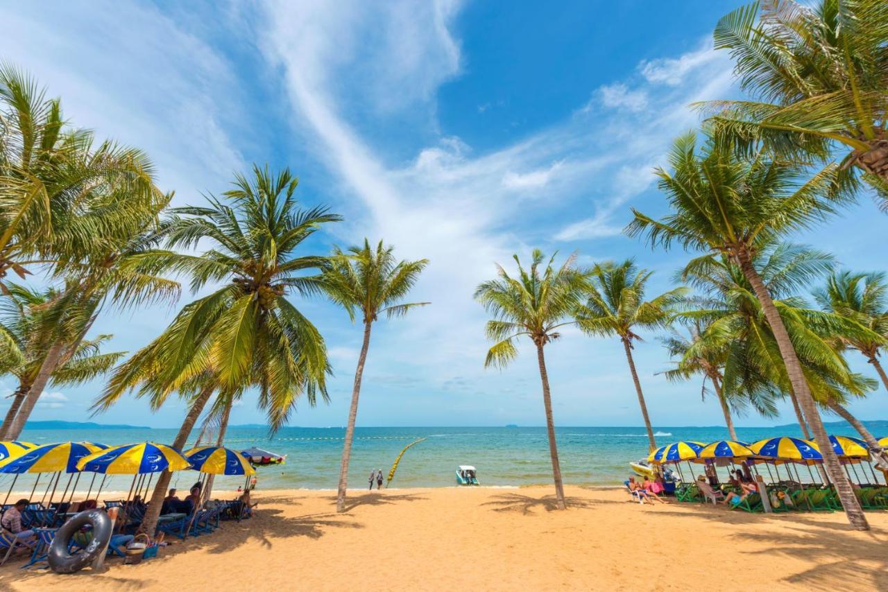 Happy Jomtien - Beachfront Екстер'єр фото