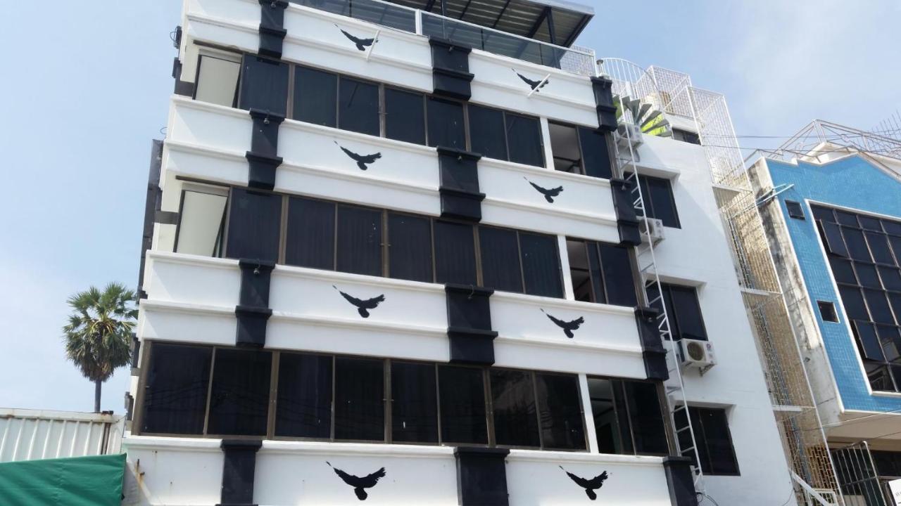 Happy Jomtien - Beachfront Екстер'єр фото