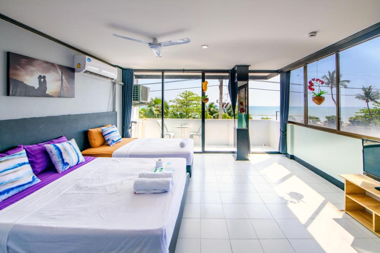 Happy Jomtien - Beachfront Екстер'єр фото